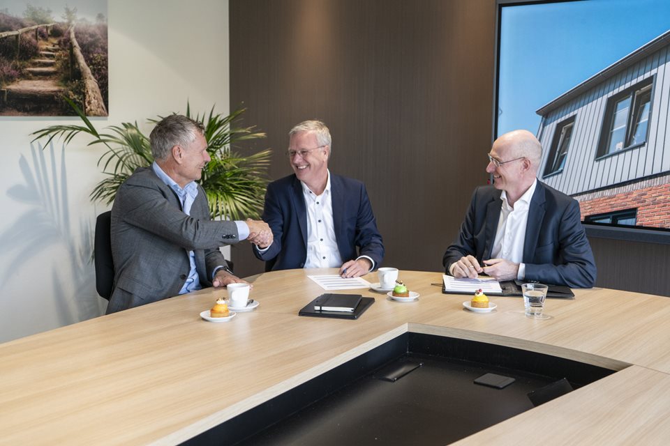 Emergo en AkzoNobel ondertekenen samenwerkingsovereenkomst