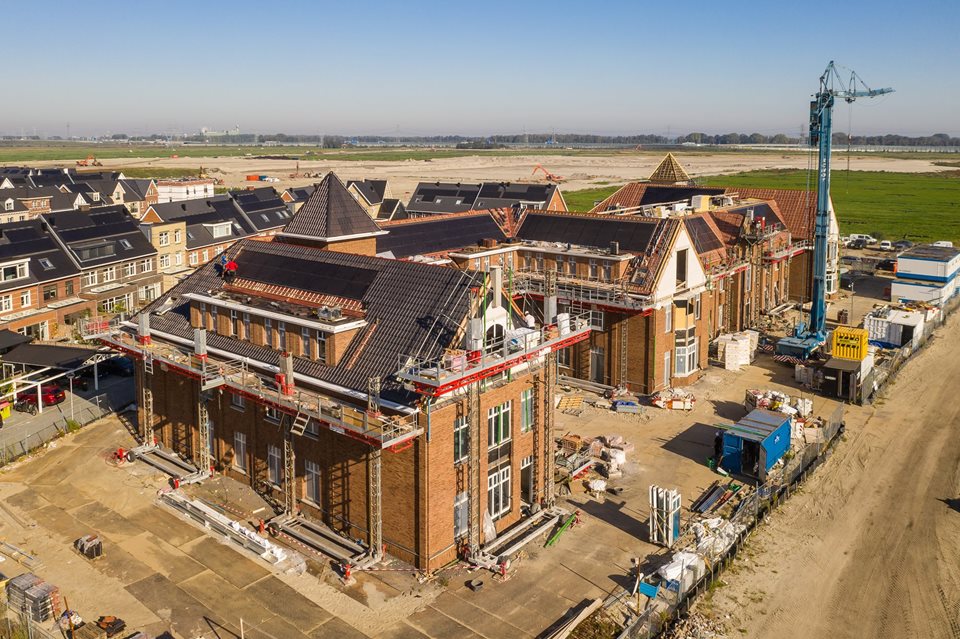 Unieke dakconstructie voor Brede School Weespersluis