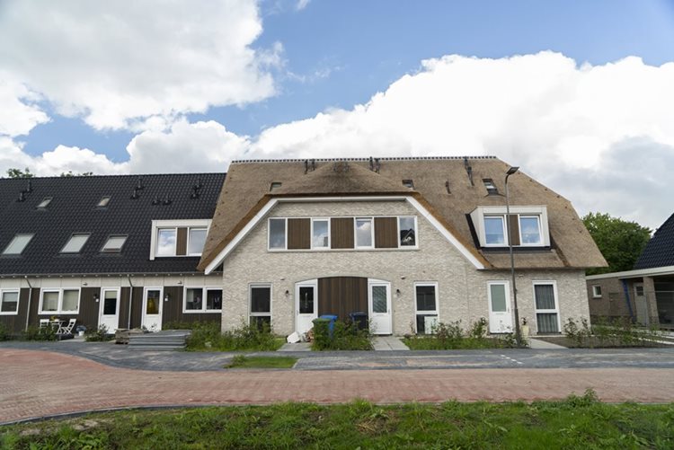 Prefab daken in Zwartebroek met afwisselende dakbedekking