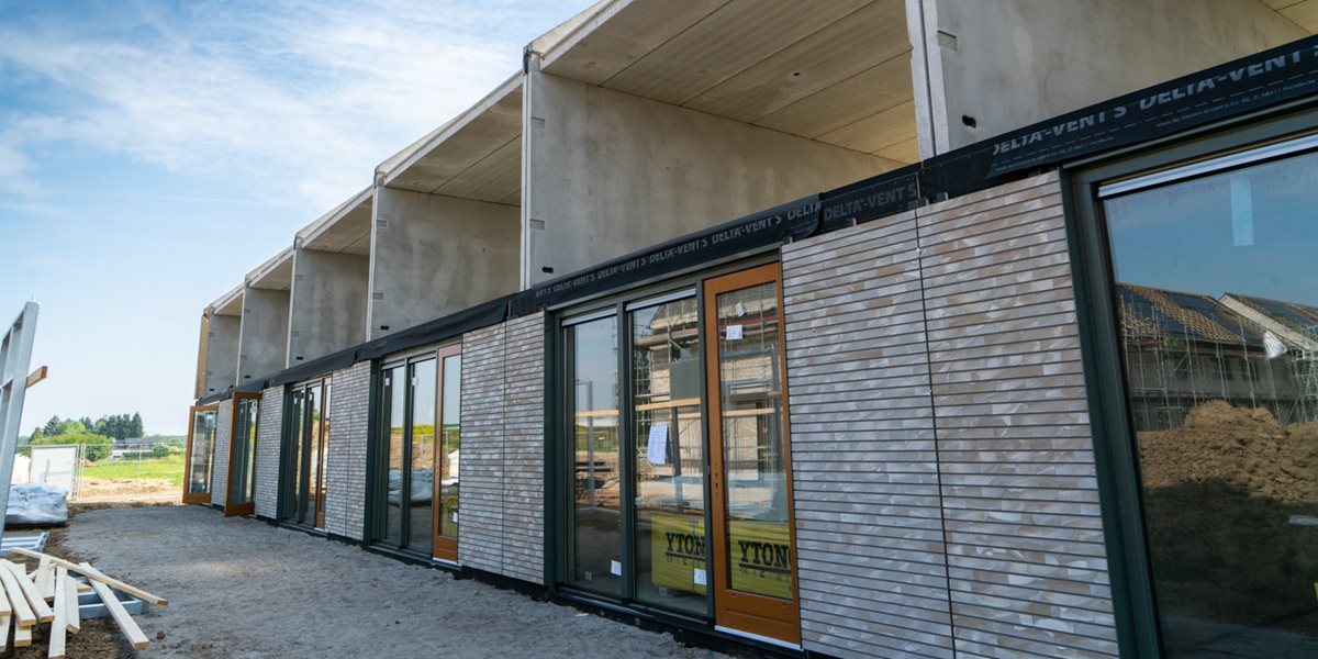 Emergo gevels met steenstrips in Nijmegen