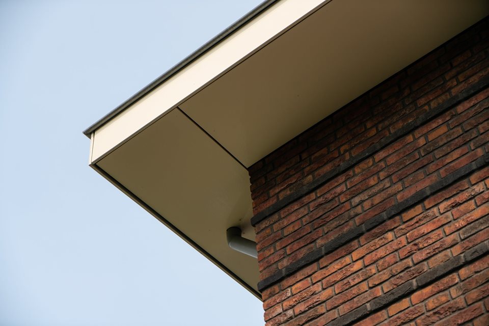 Prefab daken voor beneden- bovenwoningen in Cothen