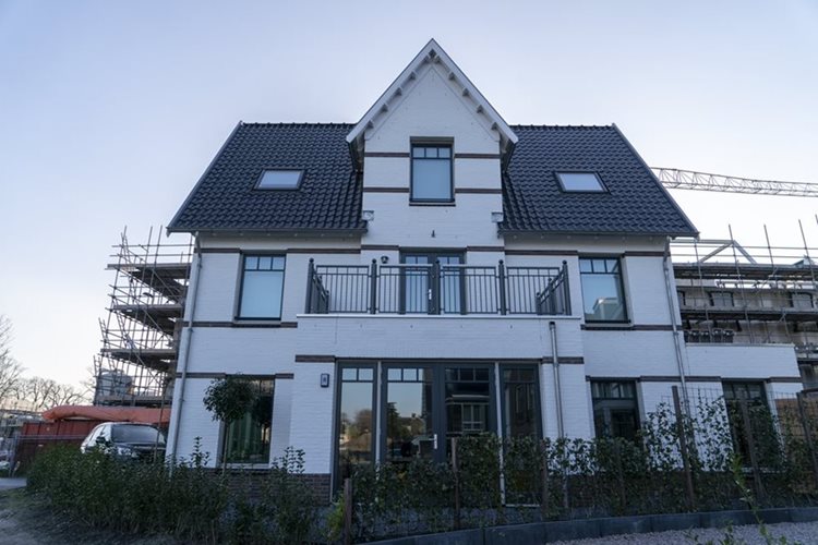 Vrijstaande woning in Overveen met prefab dak