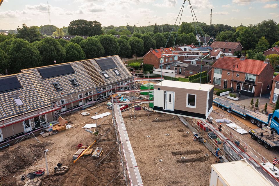 Premodu woningen worden als modules gemonteerd in Tricht