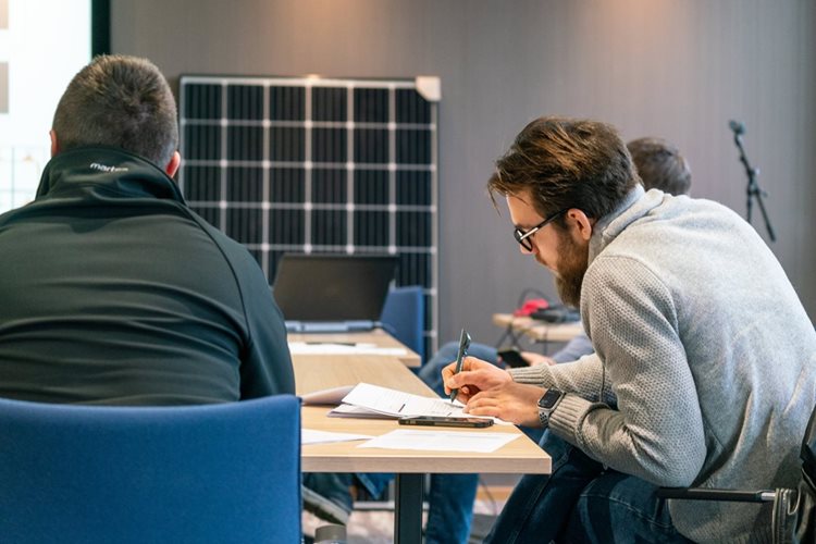 Medewerkers van Emergo Prefab in een cursus (opleiding) over Navitect II