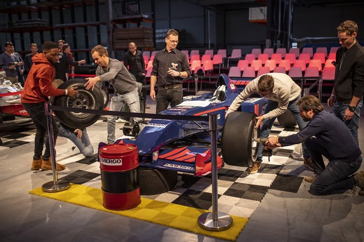 Pit crew van Emergo tijdens de inspiratie dag in Almelo