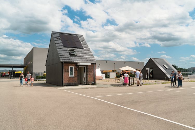 Alle bezoekers mochten even kijken in onze prefab modulaire woning: premodu