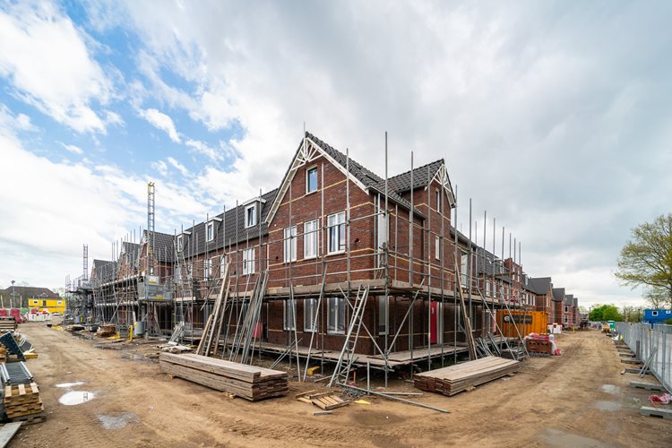 Woningen met fraai prefab dak in Noordwijkerhout in den Houte inclusief prefab dak elementen