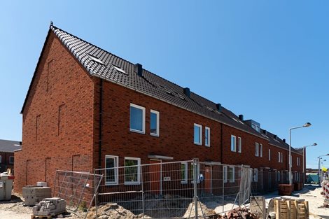 Rijtjeswoningen in Leidschenveen met prefab elementen van Emergo