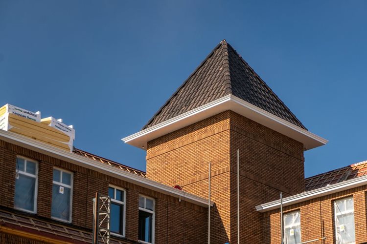 Het unieke prefab dak in Brede School met toren in Weespersluis