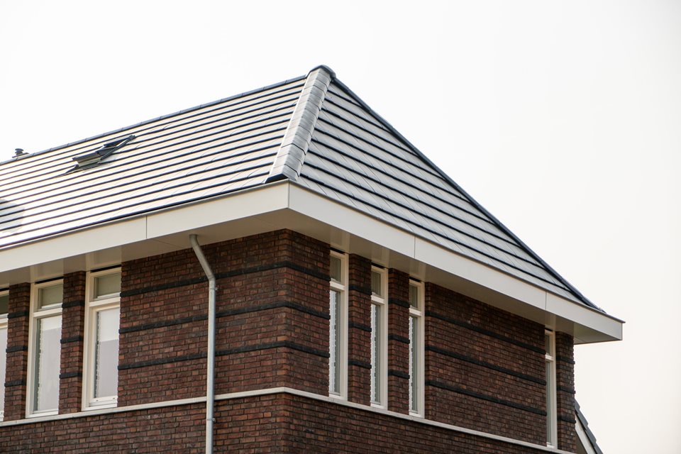 Prefab daken voor beneden- bovenwoningen in Cothen