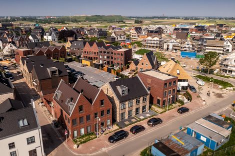 Waterdorp-vanuit-de-lucht met prefab dakelementen van Emergo