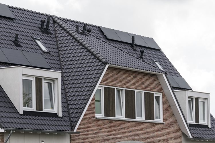 Prefab dak met dakkapellen in Zwartebroek geprefabriceerd door Emergo