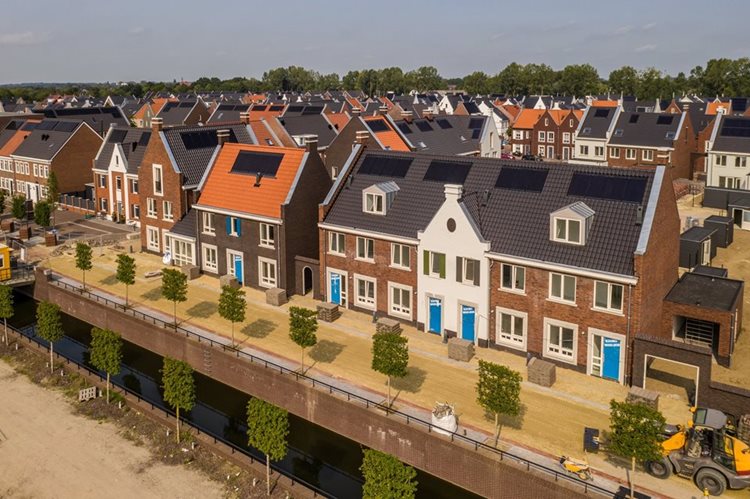 25 woningen in Geldermalsen met prefab dak elementen van Emergo