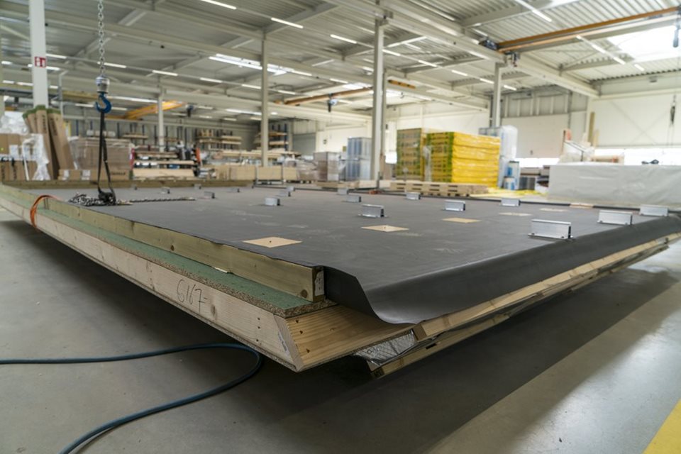 Prefab dak element in de fabriek