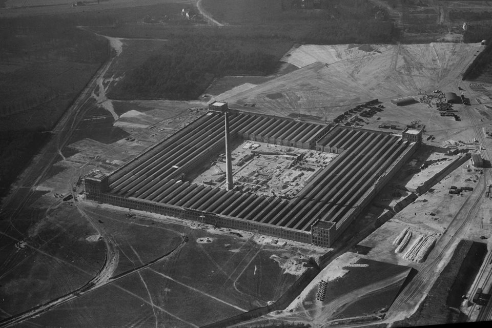 Luchtfoto van het ENKA gebouw in Ede