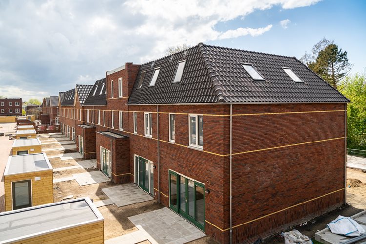 Afgewerkte woning met prefab dak van Emergo in Noordwijkerhout den Hout