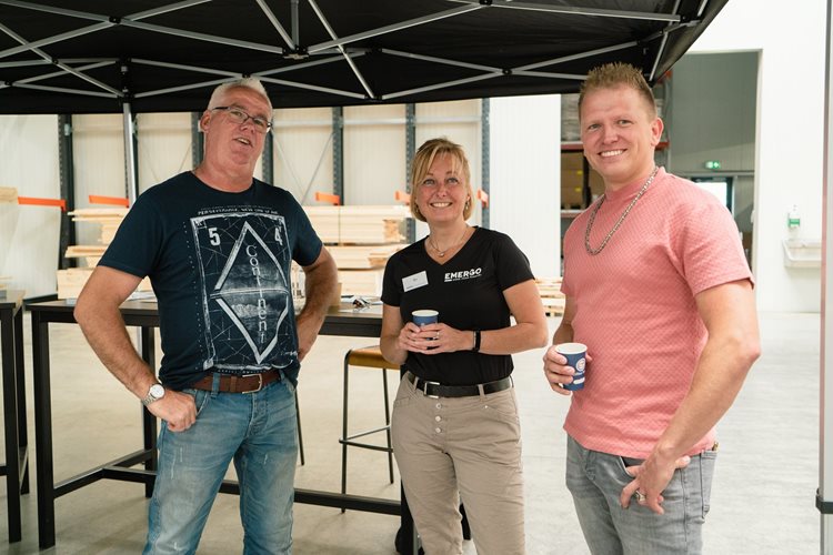 Bij de werken bij Emergo stand op de OBD stond onze HR manager Bo Beurkens te praten met collega's