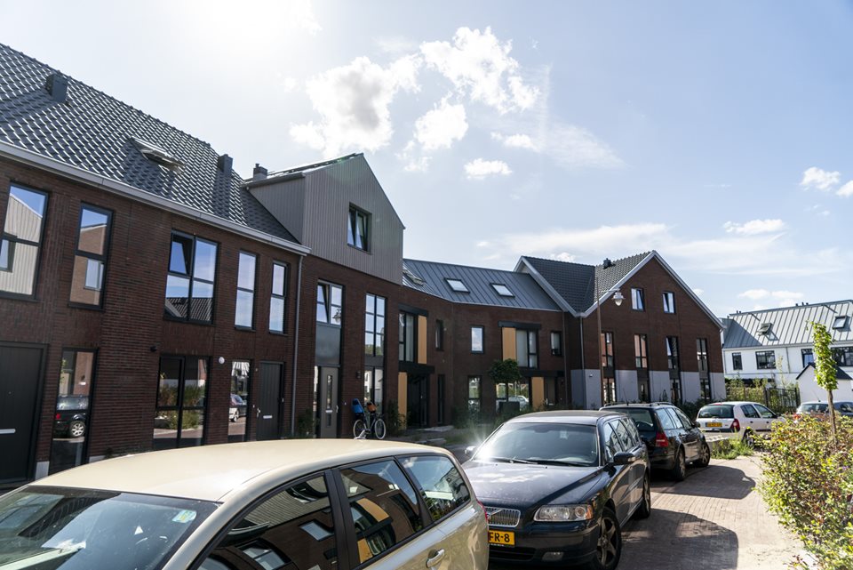 Prefab daken van Emergo in Muiden