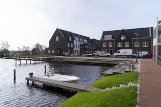 Nieuwbouw aan het water in Roelofarendsveen