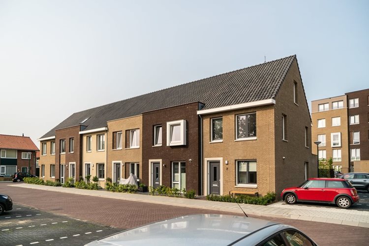 Fraaie woningen met prefab dak elementen van Emergo