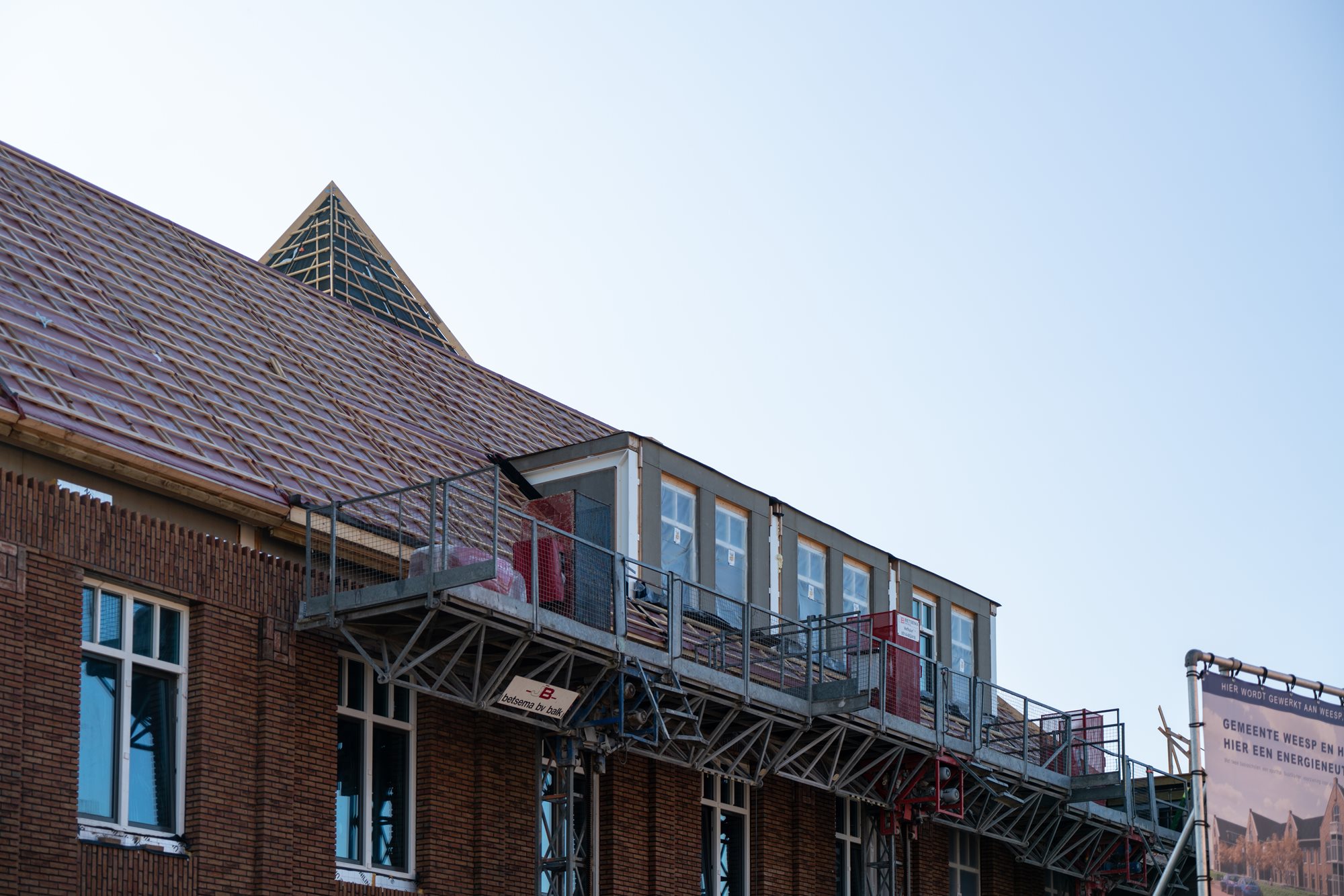 Unieke dakconstructie voor Brede School Weespersluis