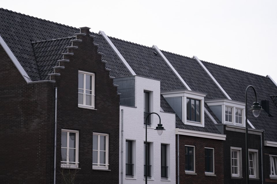 Woningen in Roelofarendsveen met verschillende Prefab dakkapellen