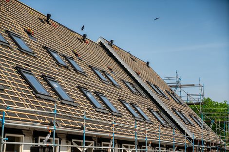 Montage van een woning met prefab dak elementen in Leusden