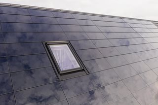 Fraai Navitect PV-panel energiesysteem met dakraam.