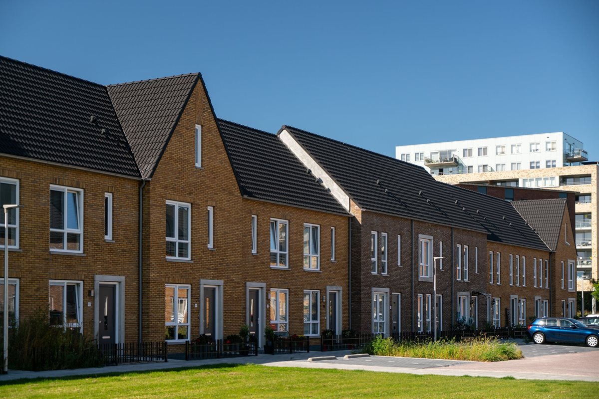 164 nieuwbouw woningen met prefab daken van Emergo