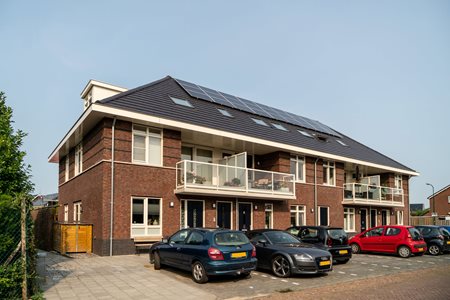 Prefab daken voor 14 woningen in Cothen