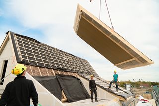 Prefab bouwcomponenten van Emergo in Het Spaanse Leger - Nijkerk