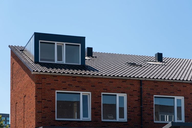 Fraaie woning met prefab dak en dakkapel