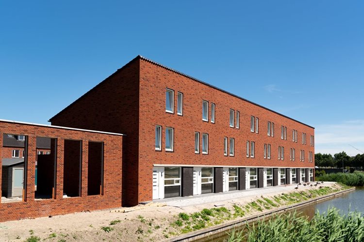 Fraaie woningen met prefab dak elementen 