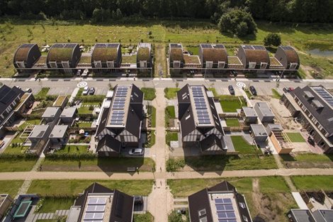 Driebergen vanuit de lucht met prefab daken en dakkapellen van Emergo