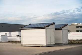 Nieuwe innovaties uit de Emergo-fabriek: het energiedak en de energieberging